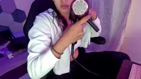 Snapshot of desireduo_tgn chatting on 18, 11, 2025 TORI AND MR. BEAR online show from 18, 11, 2025