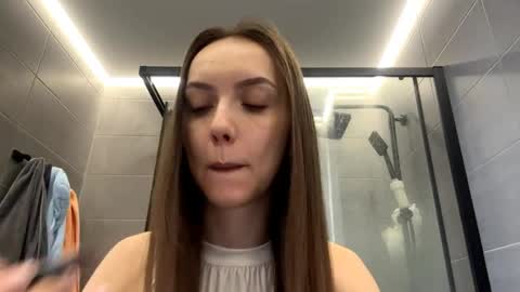 Ksenia online show from 8, 4, 2026