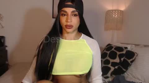 Snapshot of destinnemil chatting on 24, 6, 2026 Destinne Mill online show from 24, 6, 2026