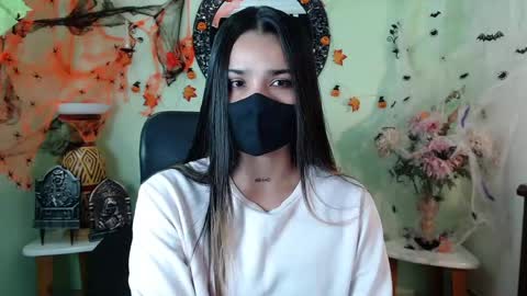 Snapshot of destinyhills_ chatting on 10, 10, 2025 Destiny online show from 10, 10, 2025