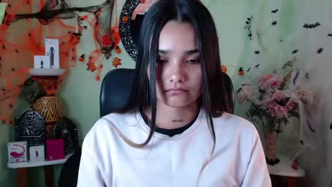 Snapshot of destinyhills_ chatting on 13, 10, 2025 Destiny online show from 13, 10, 2025