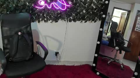 Snapshot of destinyhills_ chatting on 8, 5, 2026 Destiny online show from 8, 5, 2026