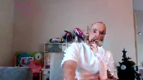 Snapshot of devanom94 chatting on 17, 12, 2025 devanom94 online show from 17, 12, 2025