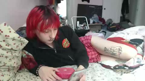 Snapshot of devilg1rl chatting on 1, 5, 2026 poutyangel online show from 1, 5, 2026