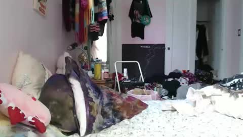 Snapshot of devilg1rl chatting on 3, 5, 2026 poutyangel online show from 3, 5, 2026
