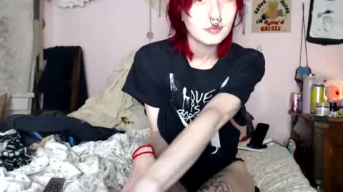 Snapshot of devilg1rl chatting on 29, 5, 2026 poutyangel online show from 29, 5, 2026