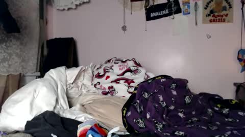 Snapshot of devilg1rl chatting on 30, 5, 2026 poutyangel online show from 30, 5, 2026