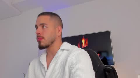 Snapshot of devoncollins chatting on 4, 10, 2025 Devon Collins Independent model online show from 4, 10, 2025