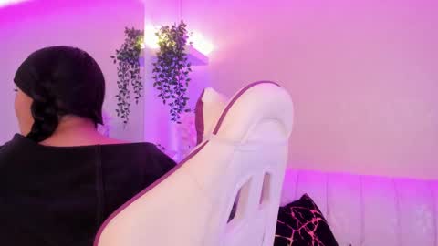 Snapshot of devoracook chatting on 6, 11, 2025 DevoraCook online show from 6, 11, 2025