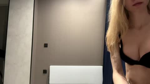 Snapshot of dewdropdoll chatting on 25, 4, 2026 dewdropdoll online show from 25, 4, 2026