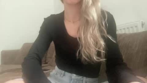 Snapshot of diamondrose_111 chatting on 13, 2, 2025 British Diamond Rose online show from 13, 2, 2025