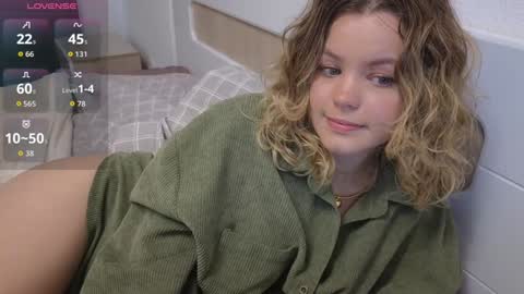 Snapshot of dianaholiday chatting on 21, 9, 2025 Olga online show from 21, 9, 2025