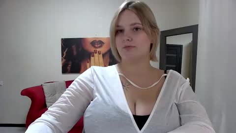 Snapshot of dianemills chatting on 12, 11, 2025 Diane Mills online show from 12, 11, 2025