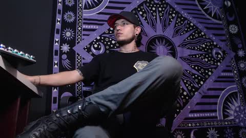 DICAPRIO online show from 17, 1, 2025