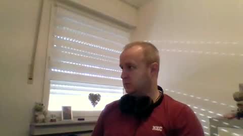 Snapshot of dienummer10 chatting on 23, 10, 2025 dienummer10 online show from 23, 10, 2025