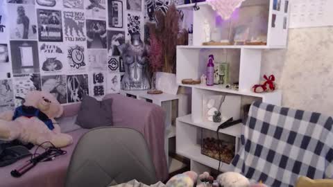 Hi im Alice 3 Im usualy online 03-10 or 17-21 UTC0 online show from 11, 11, 2025