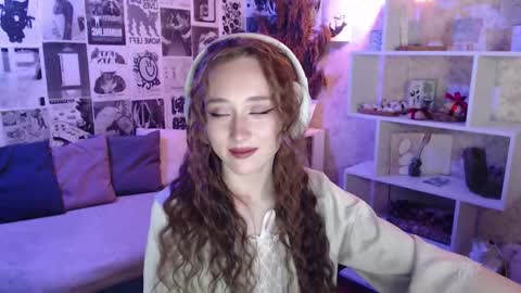 Hi im Alice 3 Im usualy online 03-10 or 17-21 UTC0 online show from 21, 11, 2025