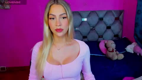 Snapshot of dione_sexyy chatting on 4, 12, 2025 IG dionemontecarlo19 online show from 4, 12, 2025