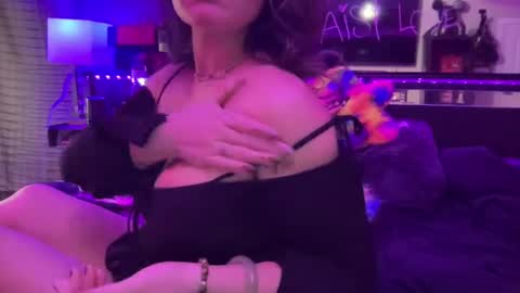 Daisy Love online show from 28, 1, 2025