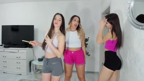 Gyna    Josie    online show from 11, 2, 2026