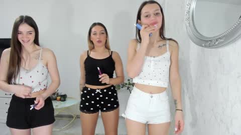 Gyna    Josie    online show from 15, 2, 2026