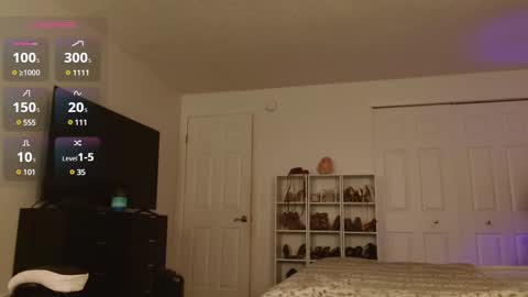 Snapshot of dirtylilsusie chatting on 6, 12, 2024 Susie online show from 6, 12, 2024