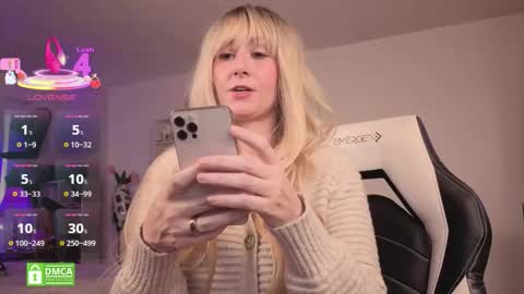 Snapshot of dirtylilsusie chatting on 3, 11, 2025 Susie online show from 3, 11, 2025