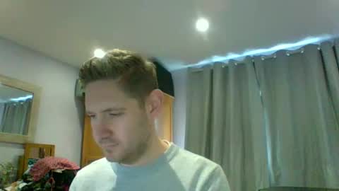 Snapshot of dirtylondon729 chatting on 17, 12, 2025 Exhibitionist Ben online show from 17, 12, 2025