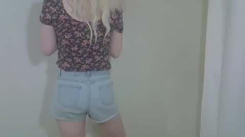 DitaMilton online show from 15, 9, 2025