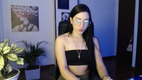 Snapshot of divineisis chatting on 30, 10, 2025 Hera online show from 30, 10, 2025