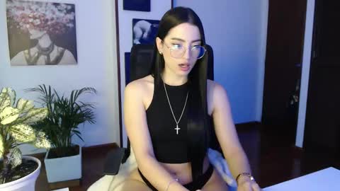 Snapshot of divineisis chatting on 6, 11, 2025 Hera online show from 6, 11, 2025