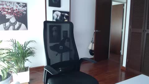 Snapshot of divineisis chatting on 20, 11, 2025 Hera online show from 20, 11, 2025