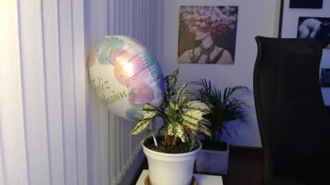 Snapshot of divineisis chatting on 3, 12, 2025 Hera online show from 3, 12, 2025