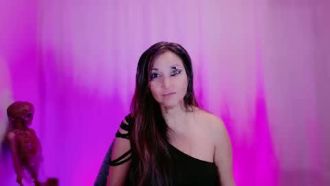 Snapshot of divinelynn chatting on 6, 2, 2025 DivineLynn online show from 6, 2, 2025