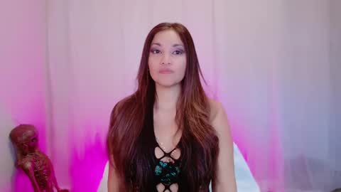 Snapshot of divinelynn chatting on 12, 3, 2025 DivineLynn online show from 12, 3, 2025