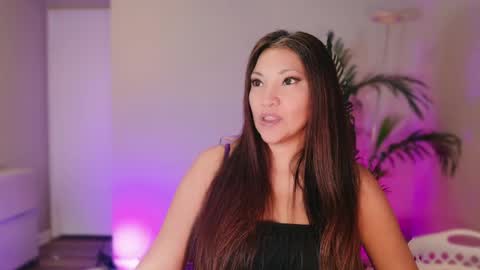 DivineLynn online show from 30, 4, 2026