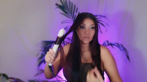 Snapshot of divinelynn chatting on 6, 5, 2026 DivineLynn online show from 6, 5, 2026