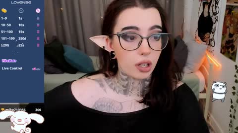 dixipixi_ online show from 4, 1, 2025