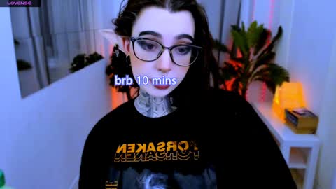 dixipixi_ online show from 7, 2, 2025