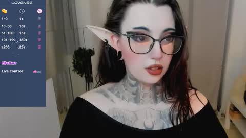 dixipixi_ online show from 13, 9, 2025