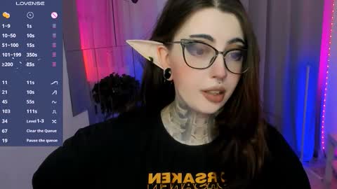 dixipixi_ online show from 19, 9, 2025