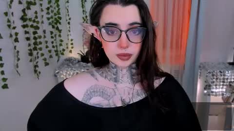 dixipixi_ online show from 19, 12, 2025