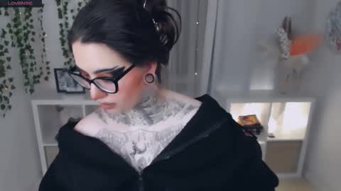 dixipixi_ online show from 8, 2, 2026