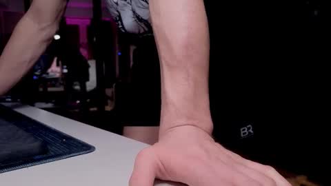 Snapshot of dl_raven chatting on 23, 3, 2026 Silverhand online show from 23, 3, 2026