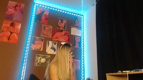 doeschi_fox online show from 20, 4, 2026