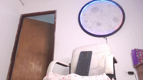 doll_and_thebrown online show from 8, 4, 2026