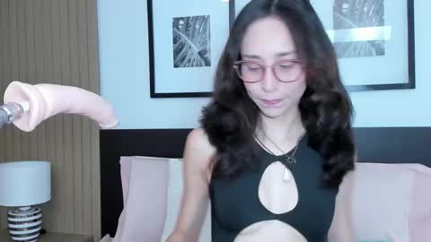 Bella  online show from 13, 11, 2025