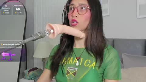 Snapshot of doll_bella_ chatting on 29, 5, 2026 Bella online show from 29, 5, 2026