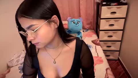 Snapshot of doll_dolcce chatting on 19, 10, 2025 doll dolcce online show from 19, 10, 2025
