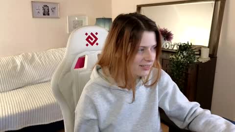 Snapshot of doll_lesli chatting on 9, 12, 2024 Your doll Lesli online show from 9, 12, 2024